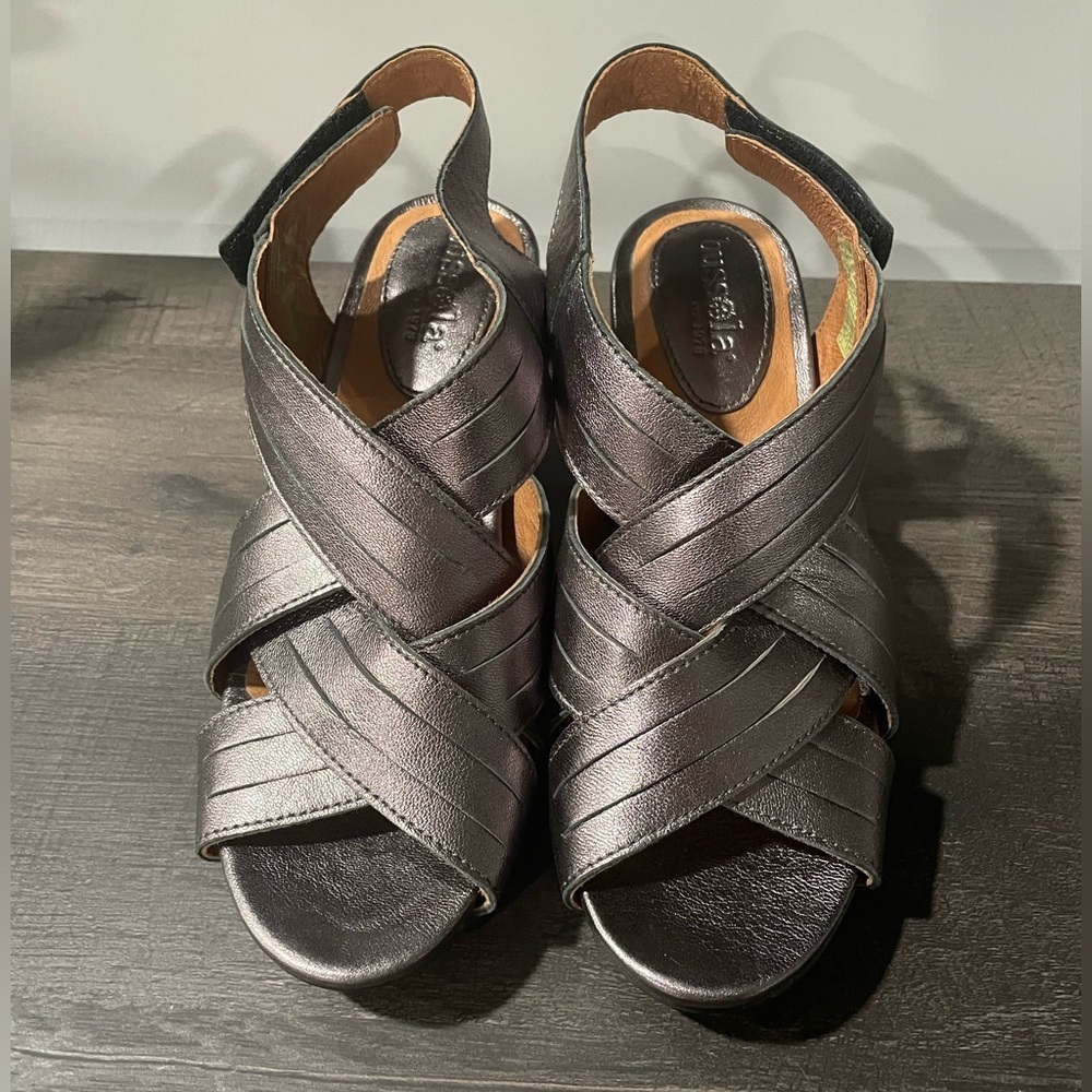 NWOT Bussola Strappy Heeled Sandals - Size 38